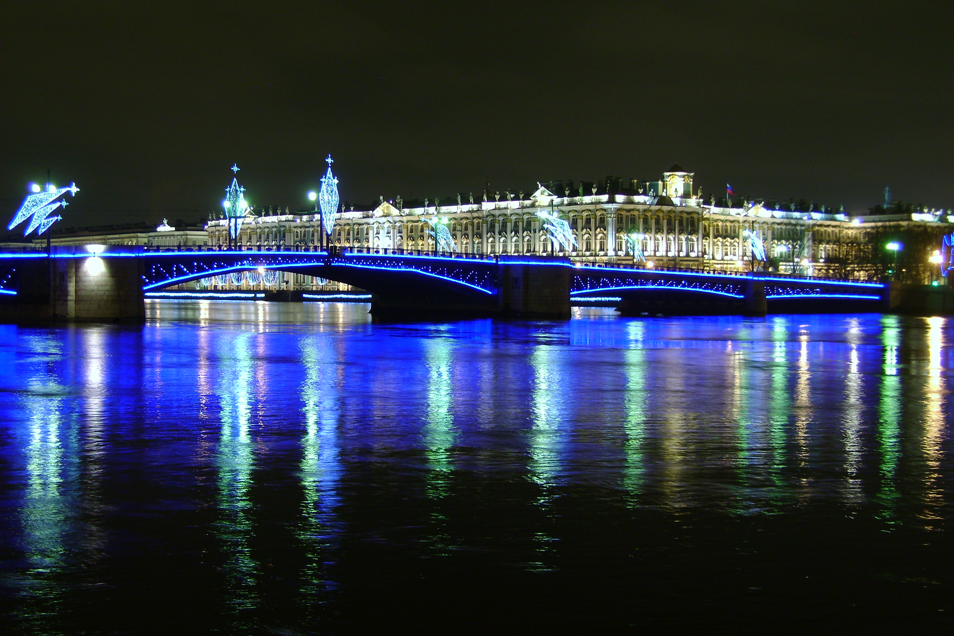 Что видна в санкт петербурге. Дворцовый мост в Санкт-Петербурге. Ночной Петербург Дворцовый мост. Дворцовский мост Питер.